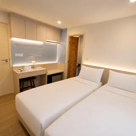Sun And Moon Hotel - Bed And Bistro