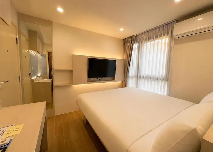 Sun And Moon - Bed And Bistro Bangkok