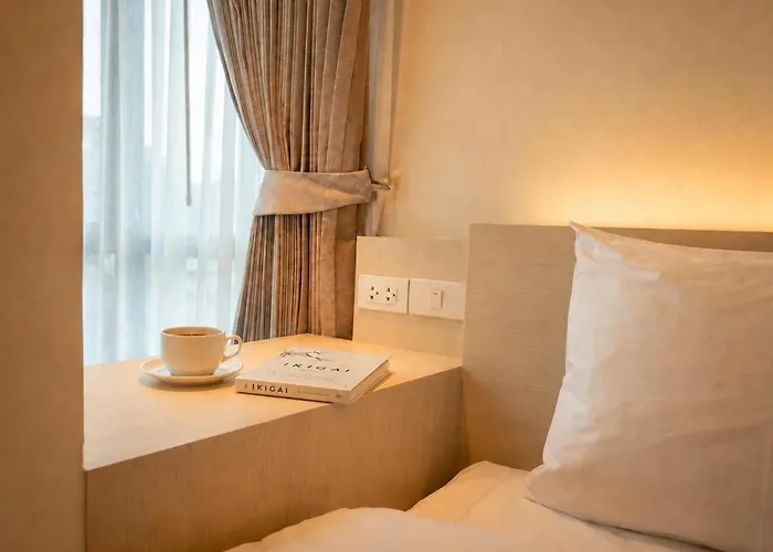 Sun And Moon - Bed And Bistro