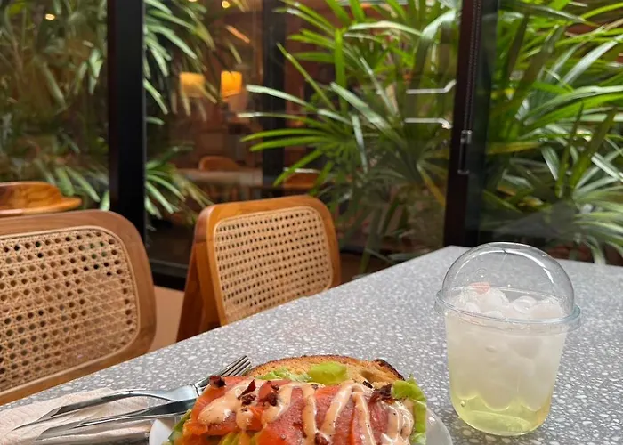Sun And Moon - Bed And Bistro 3* Bangkok
